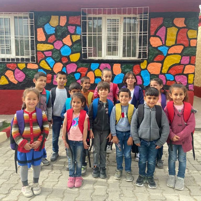 🥳🎉🎈Üç Yol İlkokulu'na 23 Nisan Hediylerimizi Ulaştırdık.🎉🥳
❤Yaptığımız  işin en  güzel  yanı  sahadan fotoğrafları almak ve çocuklarımızın gülüşlerinde ki mutluluğa ortak olmak.