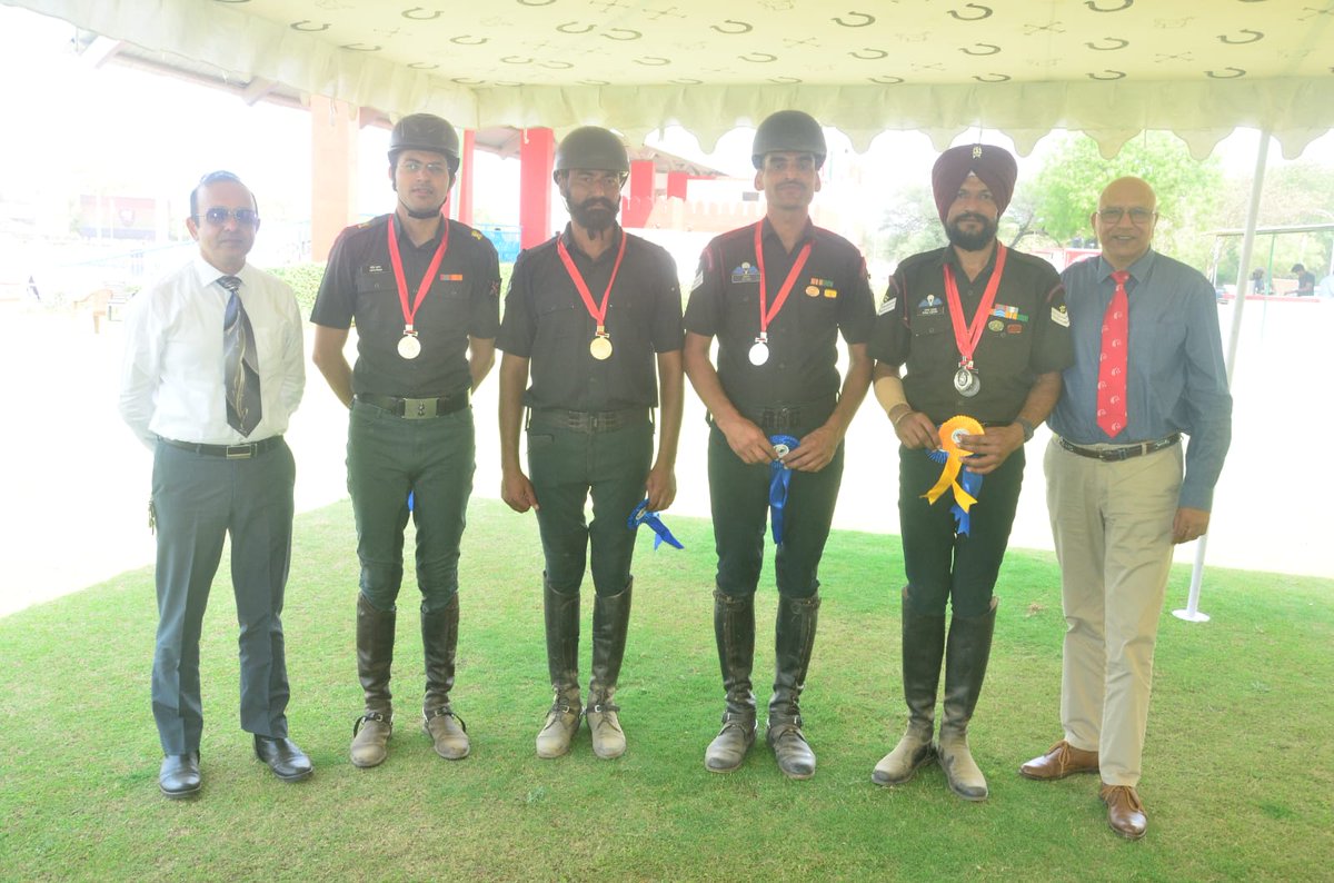 The #CorpsofEngineers Equestrian Team including #TES GCs of CTW, #CMEPune displayed superb horsemanship & earned laurels at the #DelhiHorseShow 2022 at #ArmyEquestrianCentre,Delhi Cantt. They rode away with a haul of 1 Gold,5 Silver & 2 Bronze Medals!
#لن_يمر_الاقتحام 
#عمرو_سعد