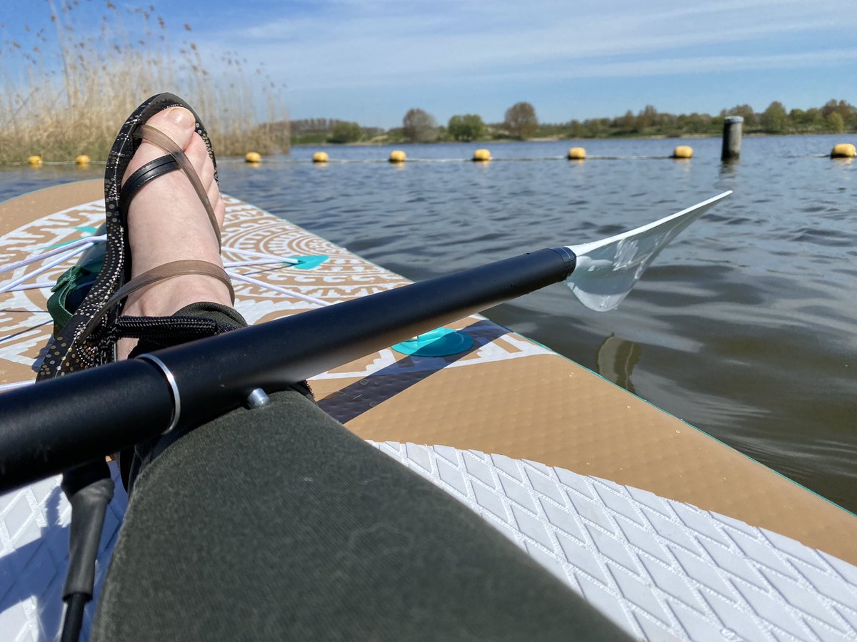 Wat te doen met 2e paasdag??? Met dit weer???? Dat wist ik gauw genoeg 🤪🏄🏼‍♀️#heerlijk #water #supboard #peddelen #zon