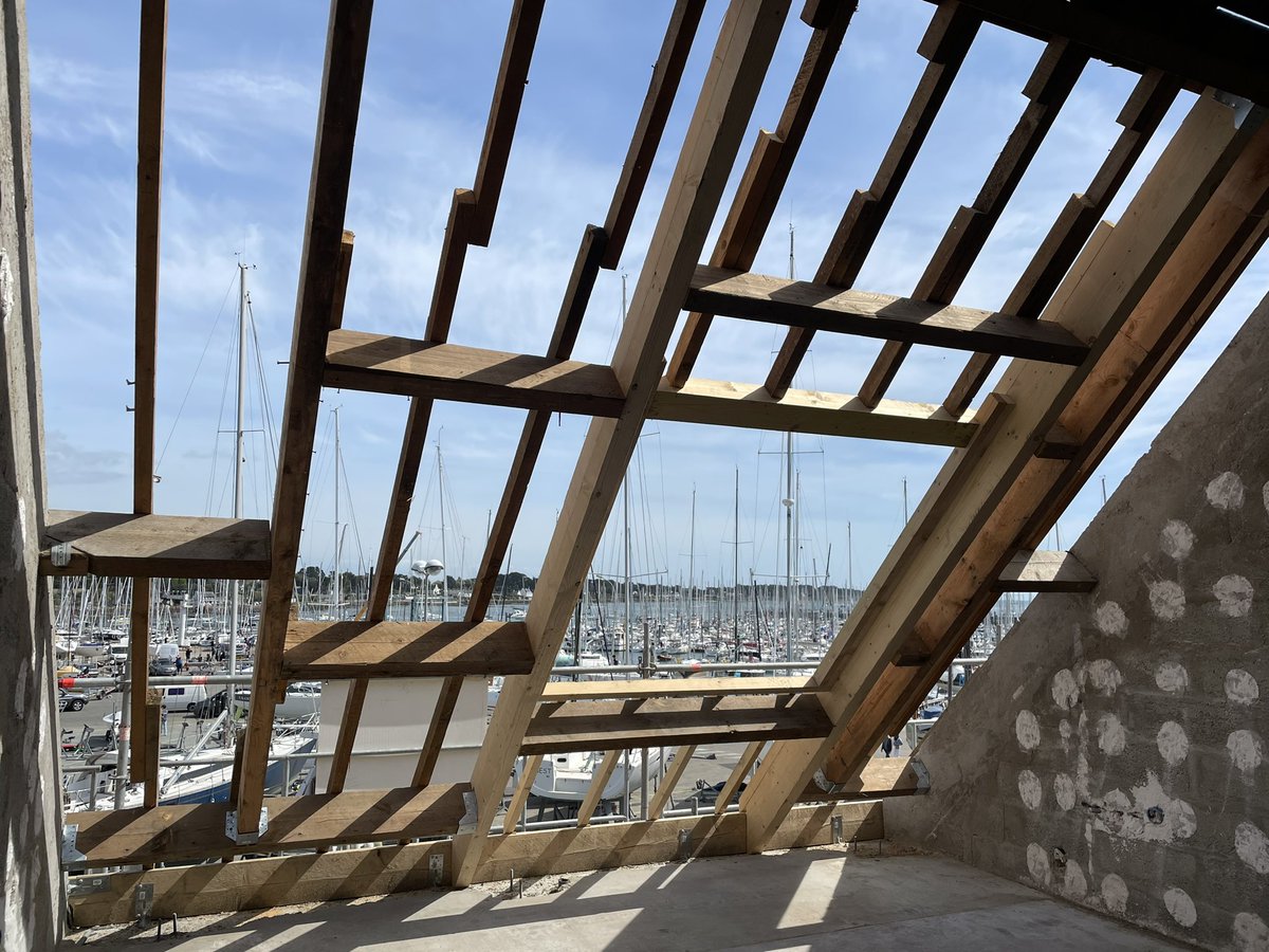 Le Président du <a href="/morbihan_fr/">Département du Morbihan</a>, David Lappartient est à la Trinité-sur-Mer, aux côtés d’élus départementaux, pour une visite de chantier du Lab’Océan by <a href="/la_colloc/">La Colloc</a>, un espace de travail partagé à vocation maritime qui ouvrira ses portes au printemps 2023 #morbihan