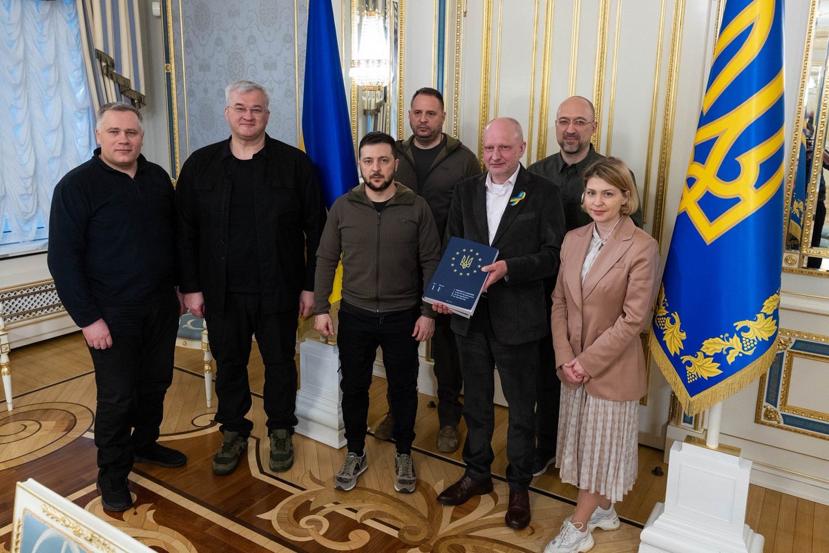 MattiMaasikas's tweet photo. Another step on Ukraine's EU path. Honoured to receive from @ZelenskyyUa the answers to @EU_Commission questionnaire, handed over by @vonderleyen only 10 days ago. Extraordinary times take extraordinary steps and extraordinary speed. @Denys_Shmyhal @StefanishynaO @AndriyYermak https://t.co/UaNPOrhPST
