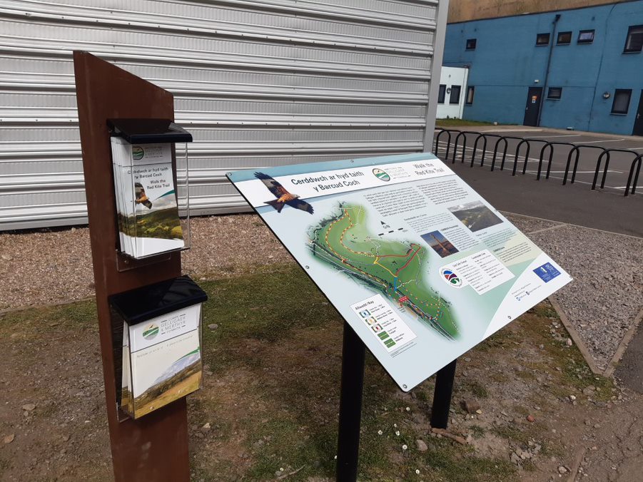 GMCommon's tweet photo. The Red Kite Trail
Funded through our previous Tirwedd y Comin project, the Red Kite Trail starts and finishes at @summitcentre1 
The Summit Centre has ample car parking, toilets and a cafe.#RespectTheCommon 
Share your Common Adventure! Post your photos below! https://t.co/C9PEzakegf