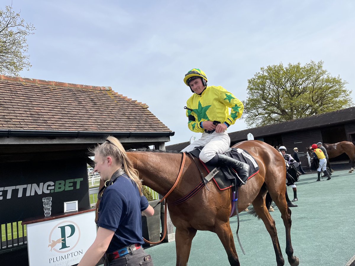 Plumpton Racecourse tweet media