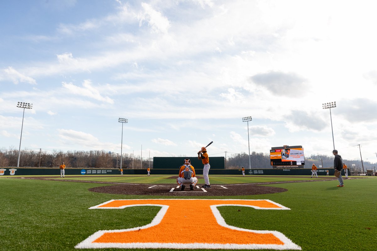 FieldTurf's tweet photo. 🎉 We're celebrating @FieldTurf #DoublePlaySeries at #1 (@Vol_Baseball) and #2 (@BeaverBaseball) on @d1baseball Top 25 Rankings (Apr 18, 2022) ⚾️ Thank you for your trust ♥️ #Leadingchoiceforbaseball 💪
-
#collegebaseball #youthbaseball #education #baseballcoach https://t.co/PS6D9LNdwN