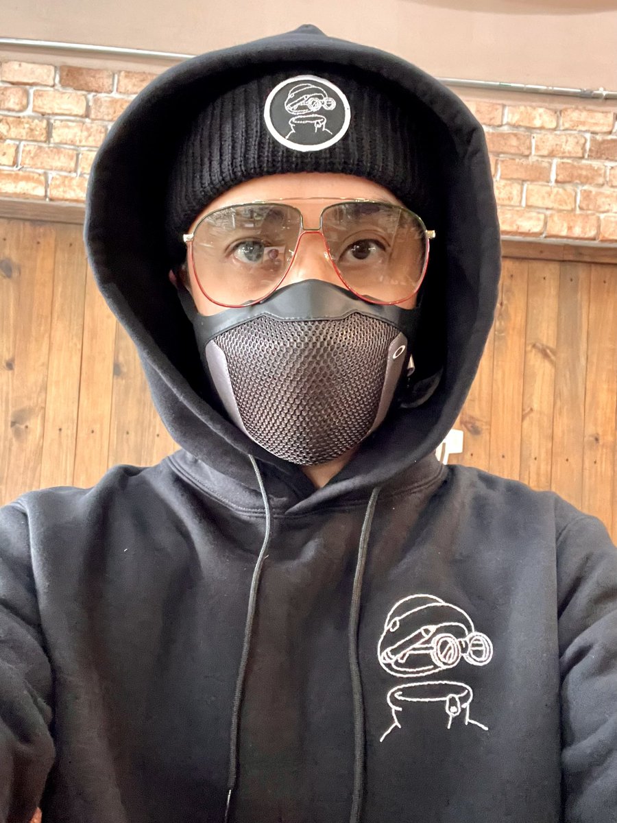0xHuge's tweet photo. If you know, You know, I’m bullish on @InvsbleFriends #IFfollowIF @MotionMarkus I just got my merch today. LoL #Gucci @RNDMCHARACTERS https://t.co/XiriHFdCdp