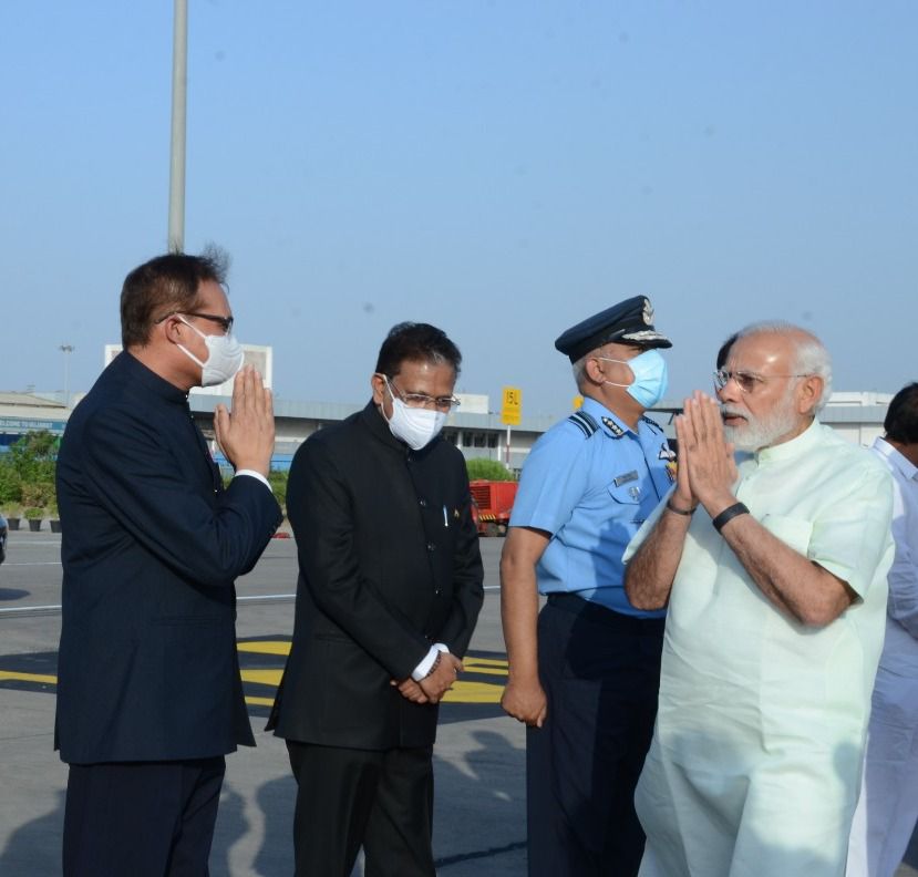 AKRAKESHIAS1's tweet photo. Welcomed Hon. PM at Ahmedabad airport.
@narendramodi @PMOIndia https://t.co/Ohsjm9Fkeq