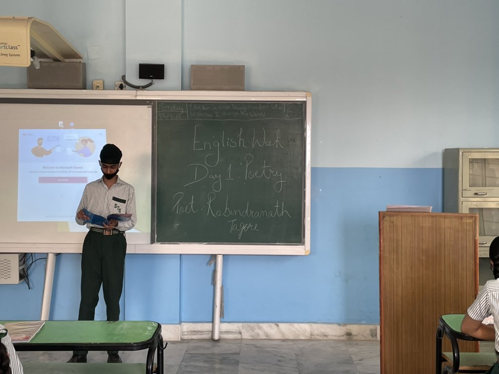 #EnglishWeek📚 <a href="/STSWSRAJGOMAL/">S.T.S. World School (Official)</a> 🏫
#Day1 #PoetryDay 📝
Grade 8A students give presentation on famous poet #RabindranathTagore
<a href="/Prabhjo19339226/">Prabhjot gill</a> @KhullarY <a href="/cbseindia29/">CBSE HQ</a>