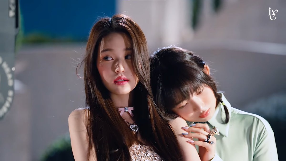ivepics_'s tweet photo. rei with her princess 💗 https://t.co/FrjfOBLnYv