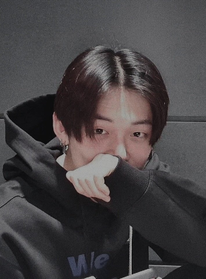 Yeon_jun_nie's tweet photo. [ 🏷️🖤 ]
                                   — 셀카의 날 ♥︎
❝ 𝘉𝘢𝘣𝘺 𝘺𝘰𝘶 𝘭𝘪𝘨𝘩𝘵 𝘶𝘱 𝘮𝘺 
                     𝘸𝘰𝘳𝘭𝘥 𝘭𝘪𝘬𝘦 𝘯𝘰𝘣𝘰𝘥𝘺 𝘦𝘭𝘴𝘦 ❞     
                                     ↳ #EPHNSD https://t.co/xc2v7IhBH9