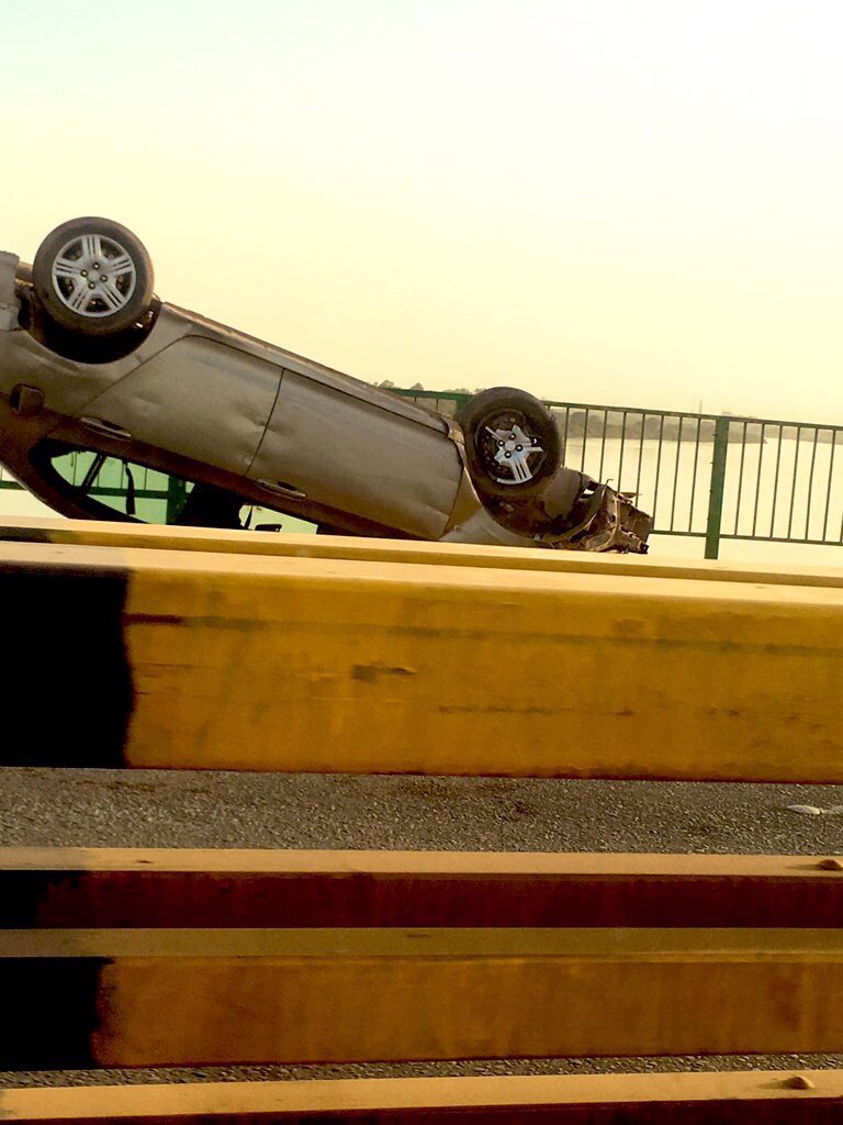 قلبها قلبها في نص الكوبري 😎😎قلبها اللة يهديكم ياشباب🙆🏽‍♂️🙆🏽‍♂️