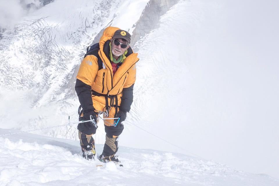 DarioDesnivel's tweet photo. Carlos Soria está ya en el campo 3 Son las 20 horas en Nepal y casi seguro ha iniciado tramo final de ascensión del #Dhaulagiri. Mañana podría hacer cumbre. Con 83 años y una prótesis de rodilla lo que está realizando es increíble https://t.co/YoOHHsIwDJ https://t.co/zqBYNlTPmA