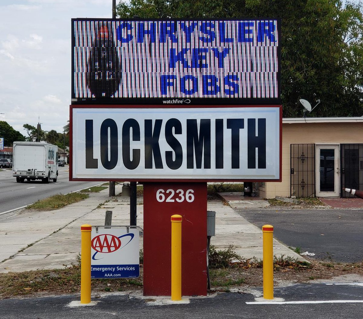 Tampa_Bay_Signs's tweet image. New Sign Panels &amp;amp; LED Conversion - Brand new white pan-formed sign panels with new vinyl graphics and removal of the existing fluorescent lamp setup and replaced with white LED illumination for Lock Man Locksmith in Pinellas Park, FL.
#pylonsigns #ledconversion
