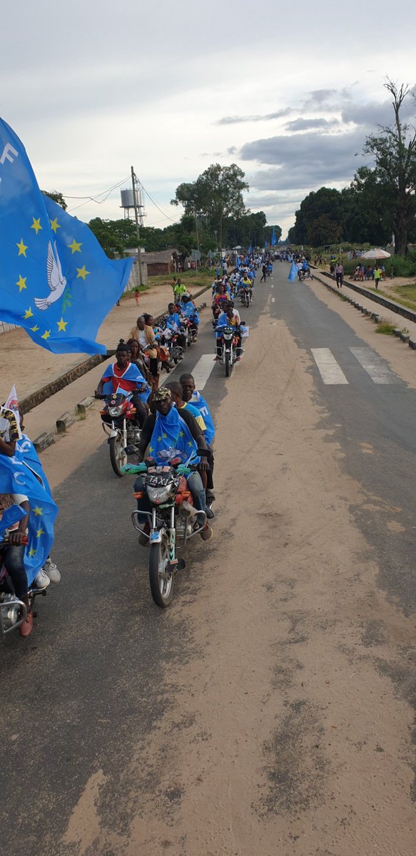 AngusiYvette's tweet photo. Clôture du mois de la femme au Grand Bandundu

Déléguée par l'autorité morale  @FifiMasukaSaini, nous avons été bien accueilli par la base solide du #fidec à IDIOFA, Merci ba pangi na munu.
Maman @DeniseNyakeru , vous venez quand au grand bandundu? https://t.co/4W74KlVgzO