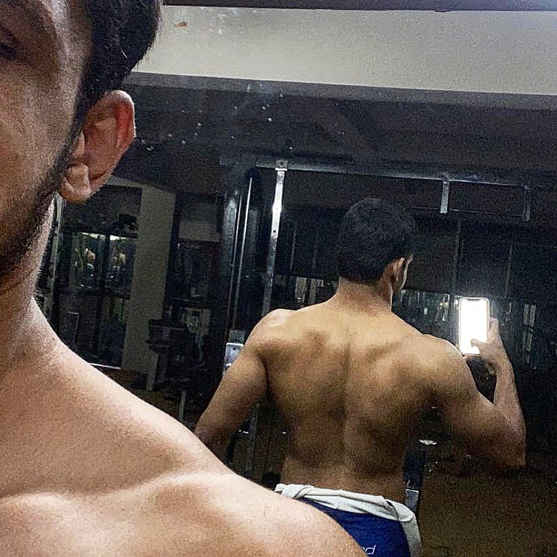 Zayed7797's tweet image. #strog #yourback