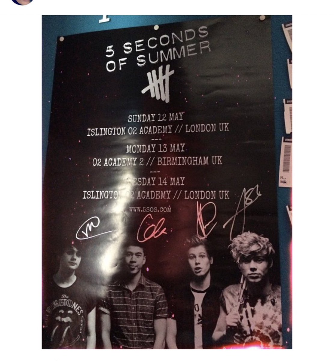 misskessmess's tweet photo. I am on my way to see @5SOS again! First show after all the lockdowns and I am very stoked. My first show was 9 years ago and in between I’ve been to every tour 🥰 https://t.co/aq2r40lMOz