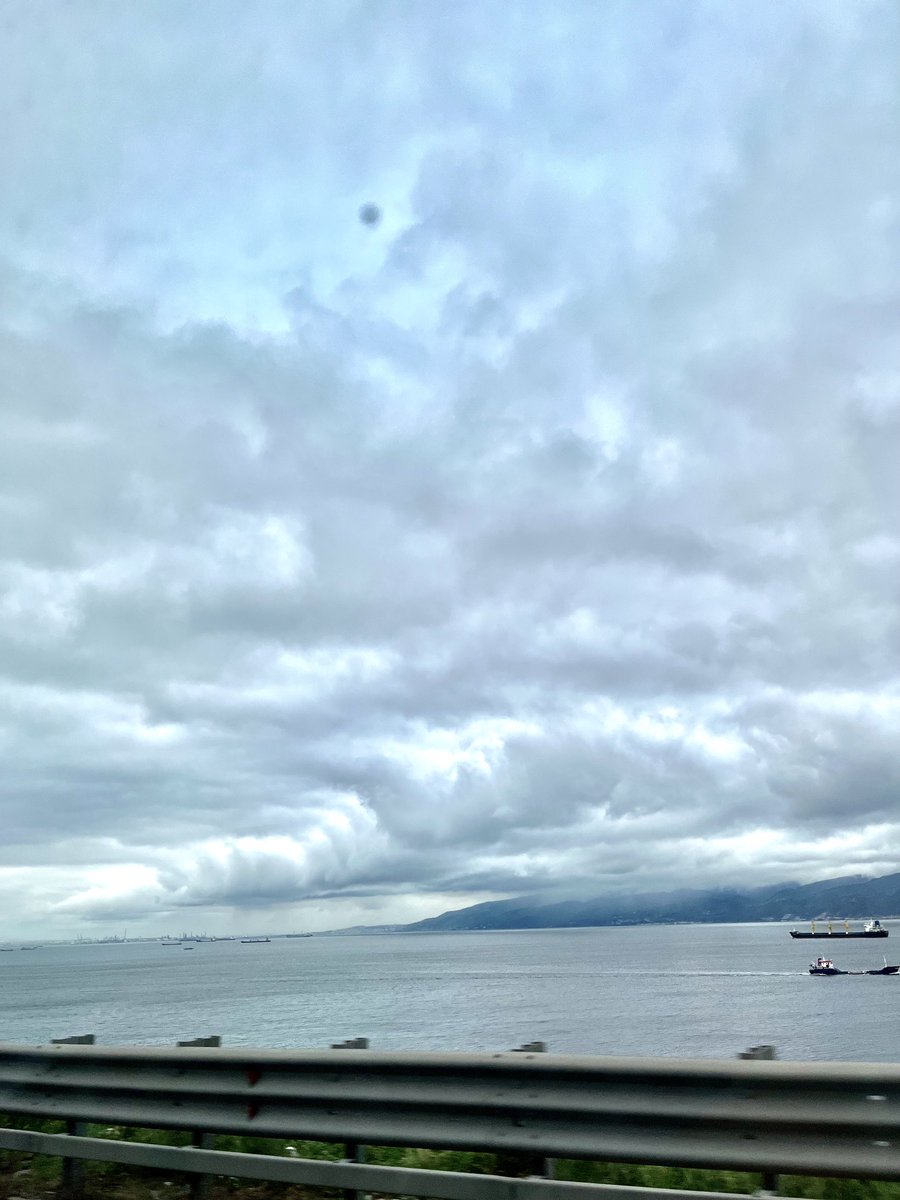 İşe gelmeyi değilde , şu manzara da eve dönmeyi seviyorum. Takalım kulaklıklarımızı açalım müziğimizi bakalım