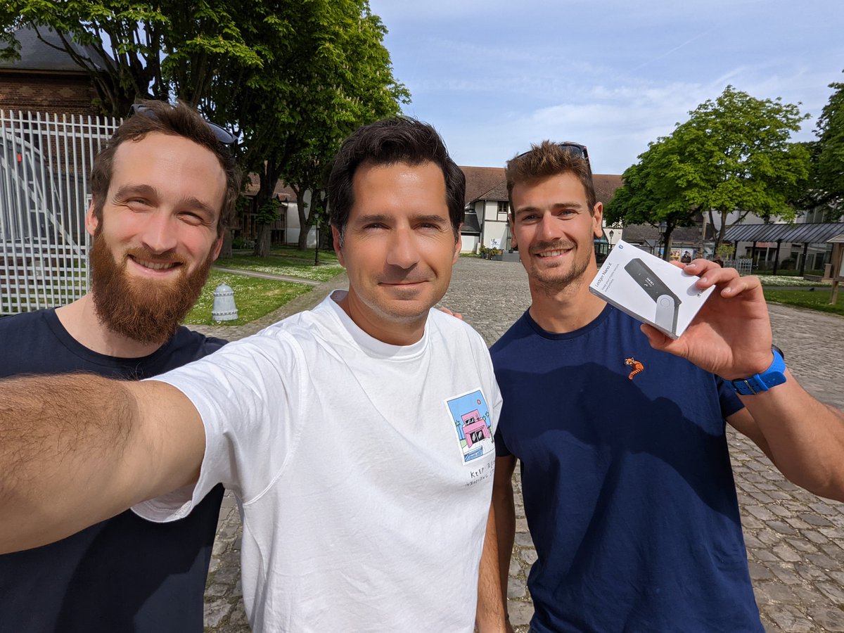 JulienROMAN13's tweet image. Ptite rencontre improvisé avec les gagnants de la chasse spéciale Pâques ! Bien joué les gars! 👊