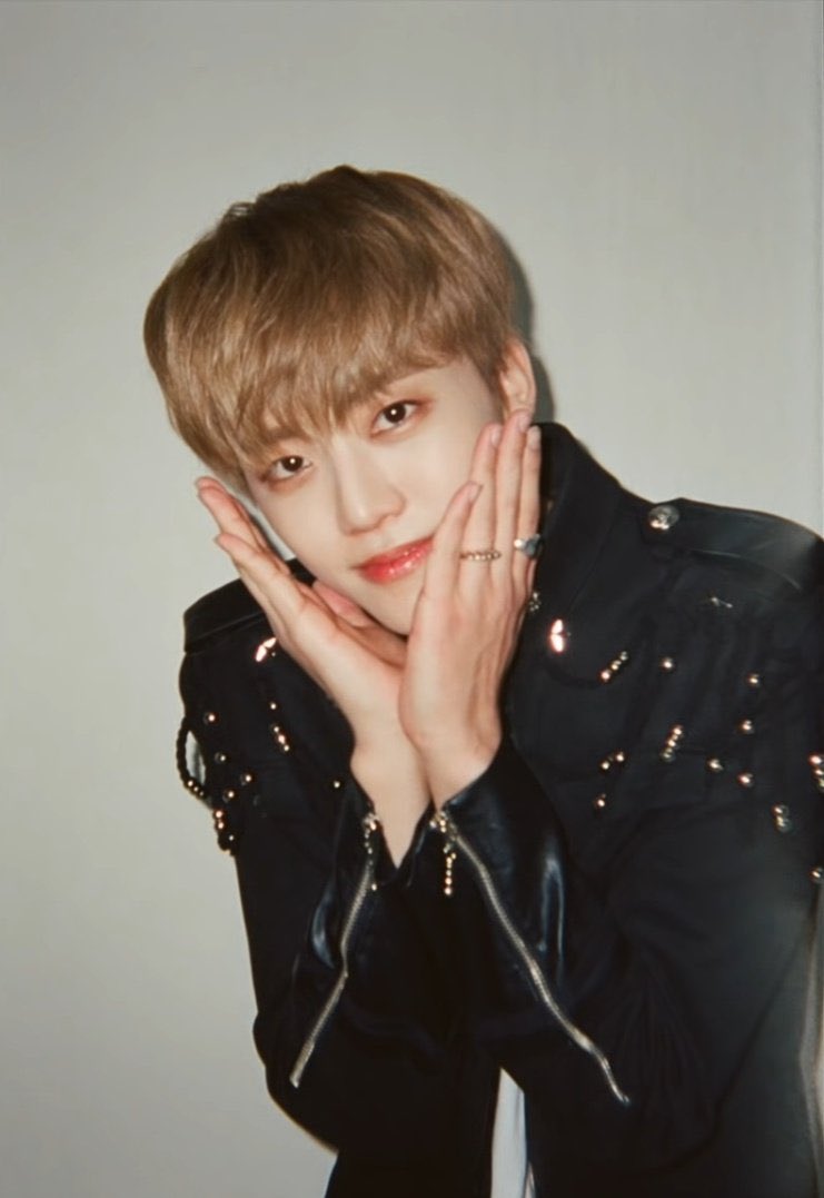 deffby's tweet photo. มันอิ่มความสุข จนล้นออกปาก💅🏻 

#markmin https://t.co/dNocEYC1eM