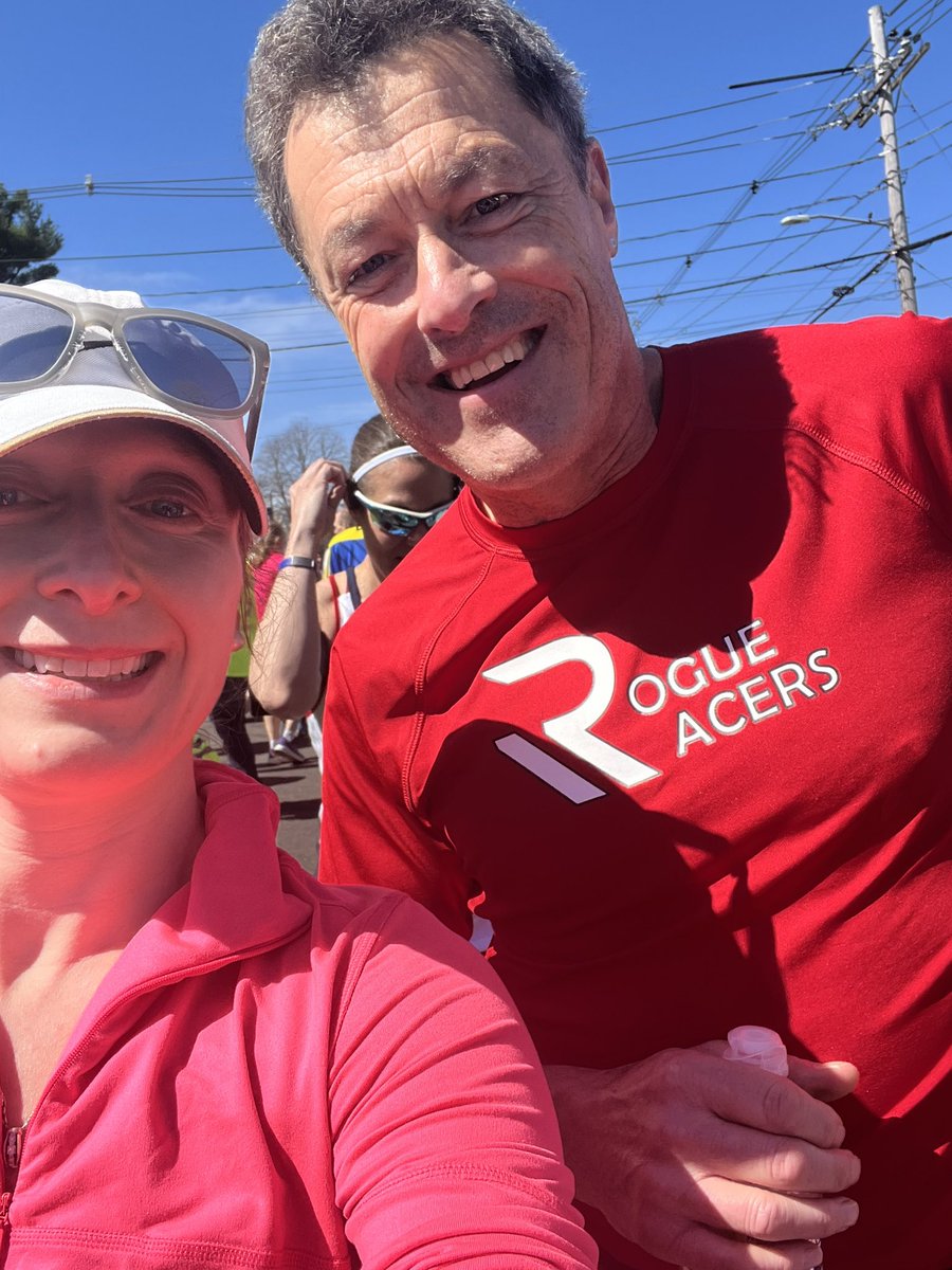 #bostonmarathon2022 Last tweet for a few hours! Found a friend and ready to go. See you at the finish! #runnerdoc