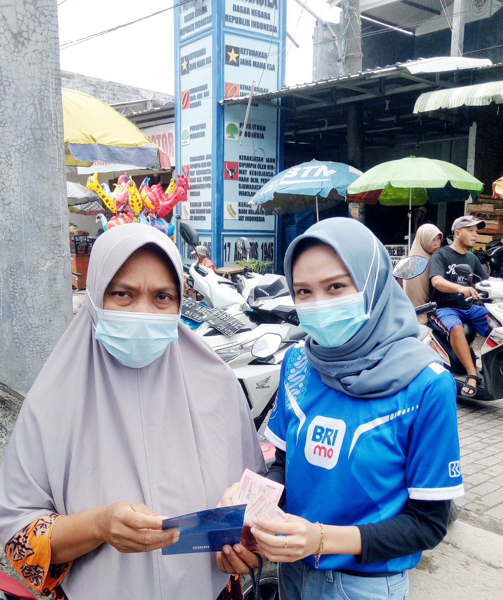 Nindy6699's tweet photo. CS BRI tidak peduli panas dan hujan. cross selling harus ttep jalan #csbri #Race3Semarang https://t.co/sGD9yGBETU