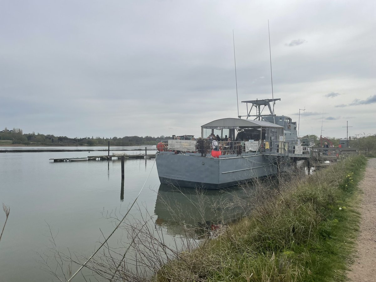 teachershouse1's tweet photo. Tea, toasties and Dragon Boating, aboard HMS Vale, aka the Deben Cafe. #HappyEaster @LifeOnTheDeben https://t.co/bzteMK72NH