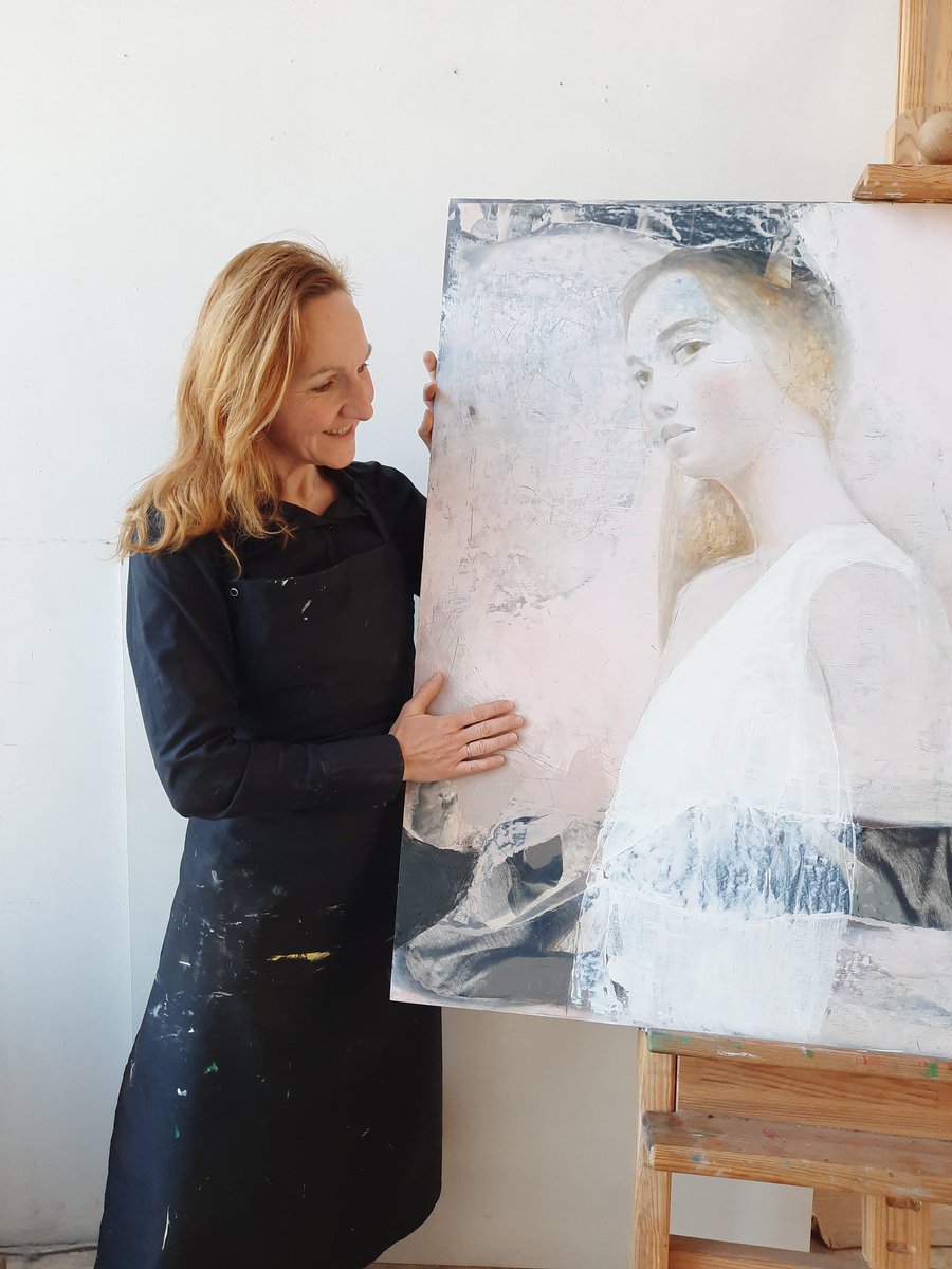 Hello new frens! If you want to know more about my art and my story this thread is the best place.
I am Ilze, artist, photographer &amp; illustrator from a tiny country by the Baltic Sea. My art is inspired by nature, human body, my children and it comes from where I am emotionally.