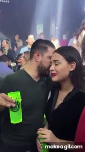 Voilà c'est ça le web3 c'est le futur là on sort une marketplace décentralisée de yaourts, ou en fait chaque yaourt c'est un nft avec du staking de la defi bref je sais pas si t'imagine le nombre de yaourts qui se vendent