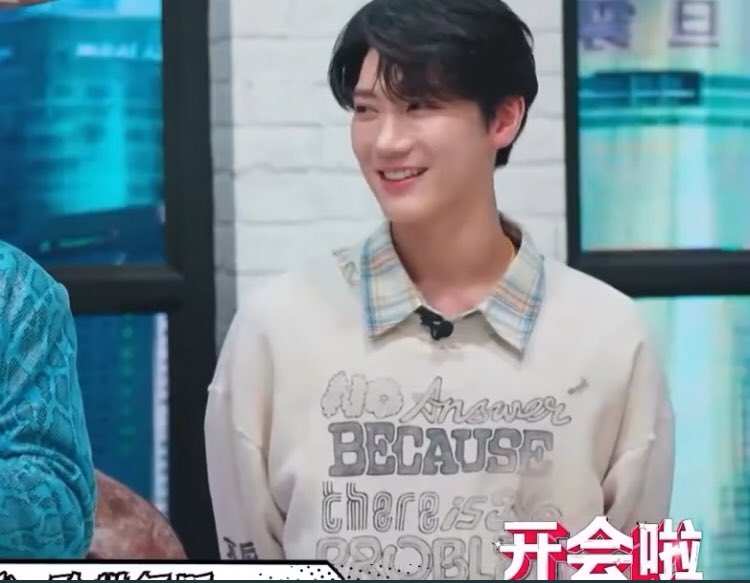onlyyouten's tweet photo. น้องคนที่มองเตนล์อย่างเคลิบเคลิ้มนี้ ใช่น้อง Zhangyuzi เลิฟลี่ท่านหนึ่ง ที่เขียนชื่อนักเต้นในดวงใจ เป็นชื่อจริงนามสกุลจริงของเตนล์รึเปล่า นี่คือสายตาของเลิฟลี่อย่างแท้จริง 555555555 https://t.co/1e5c9xjPbt