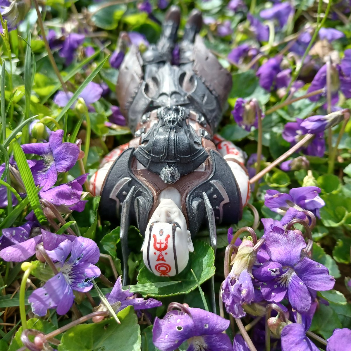 QuanChiFacts's tweet image. Hope your weekend was bright and beautiful! 💚 Meant to post these yesterday, but didn't get around to it til now! That's okay, we can have Quan Chi with flowers today instead 🌼💀🌼

#woolay #tinyquanchi #quanchifacts #spring #Easter2022 #mortalkombat #quanchi