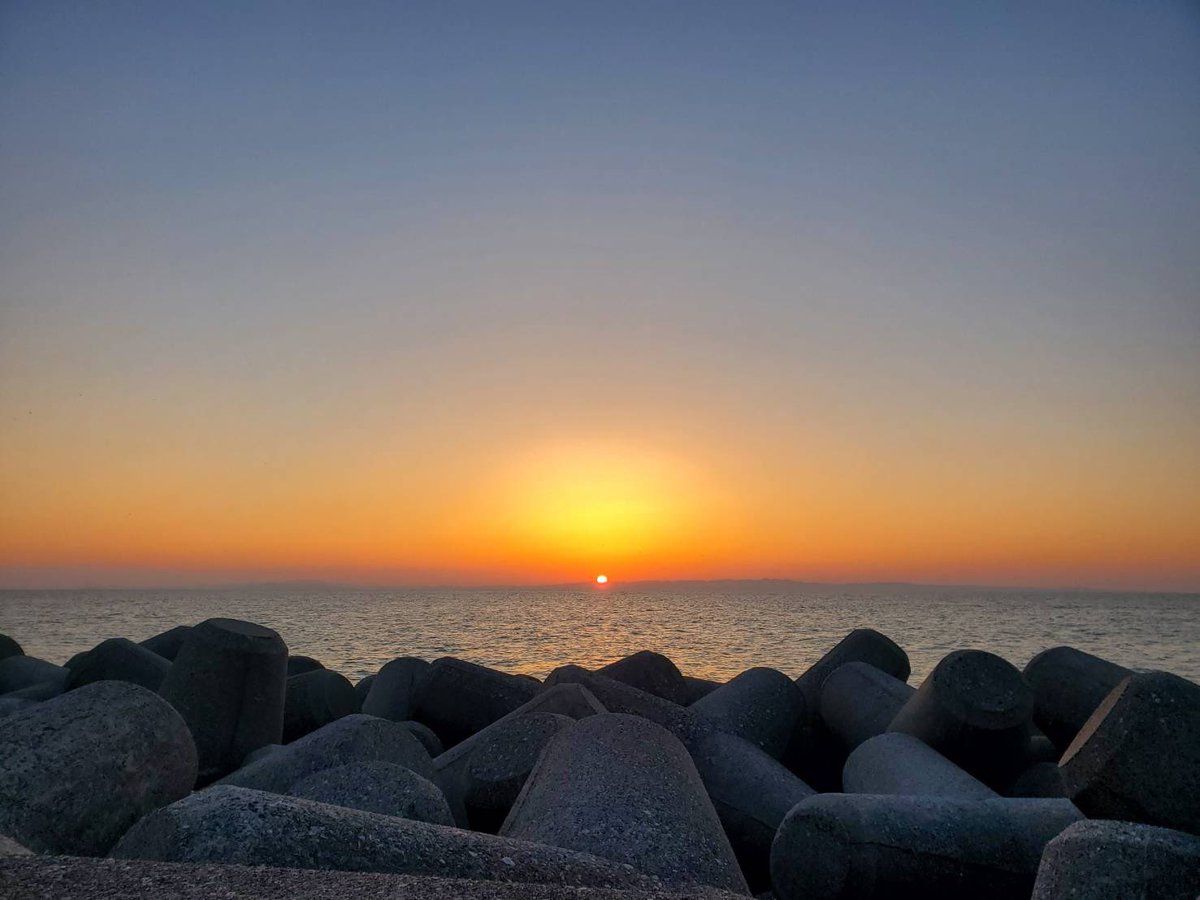 gaku_coaching's tweet photo. 富山旅〜風景編〜

夕焼けのグラデーションを海で
月と太陽が同時に見えた不思議空間
タンポポをサウナ外気浴中に発見
世界一のスタバと立山連峰を橋から

#キャリ旅 #TRAPOL
#旅の記憶に人が残る #富山 https://t.co/9M6oGSSJ1j
