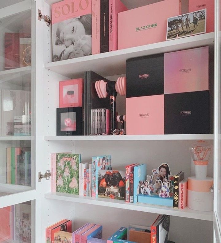 dreamerchph's tweet photo. [#DreamerchPhGiveaways] 
SEALED ALBUM OF YOUR CHOICE GIVEAWAY || 2 WINNERS

• follow us &amp; @jiims (🔔)
• rt &amp; like
• reply desired album

WW &amp; FREE SHIPPING 🤩 ctto. pic https://t.co/HxSEetWFVP