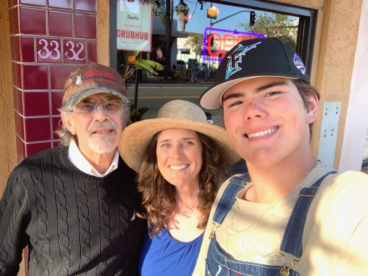 ronarcher43's tweet photo. Lovely dinner with these two last night - belated BD Celebration for Kai's #14! Rachelle Archer #HappyBirthday #KaiTheMagnificent #ImShrinking #Family #ProudPapaOpa #HappyEaster https://t.co/IgMg6Q4Dk2