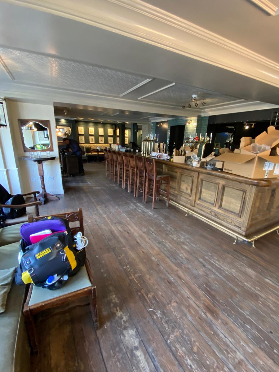 TempletonsLtd's tweet photo. 📍Our Work: The Bull, Highgate

Here you can see a before and after of the builders clean that #Templetons did for The Bull Pub. 🍻

Our team got the pub ready for reopening by deep cleaning and removing every last speck of dust! 🧼

Book a clean here: https://t.co/WsDFkbiheU 🔗 https://t.co/XGOdde9E3P