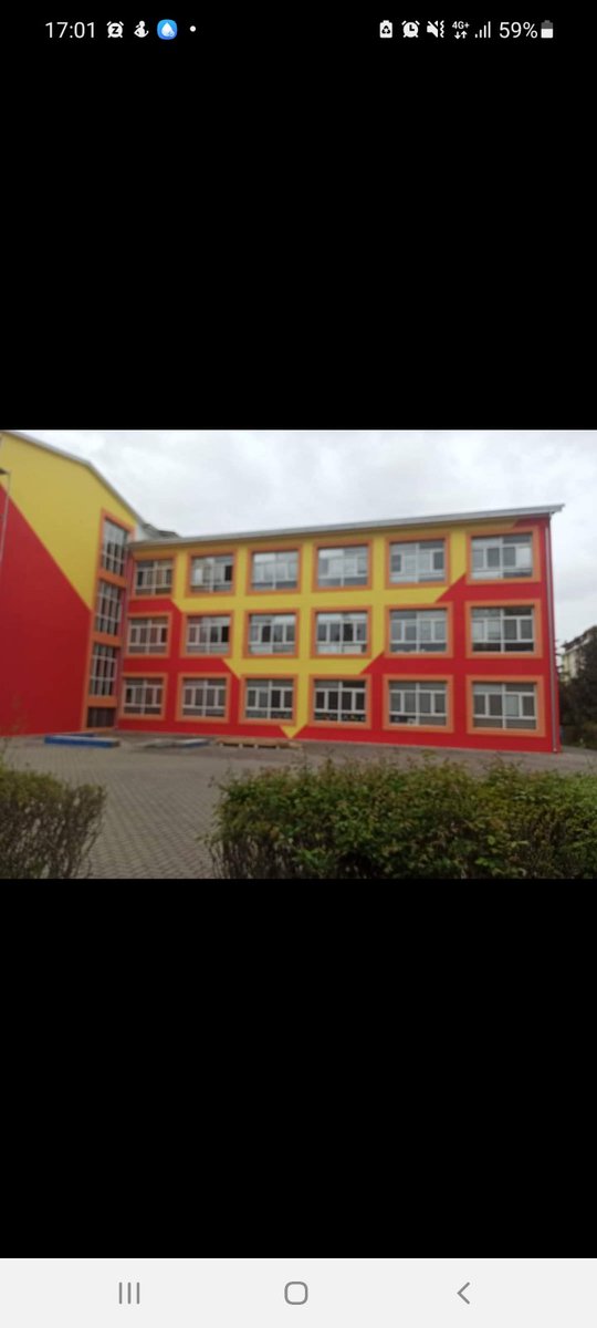 Новата фасада на Кузман.
Вака у селата да си кречите бе све да ви ебам ненормално.