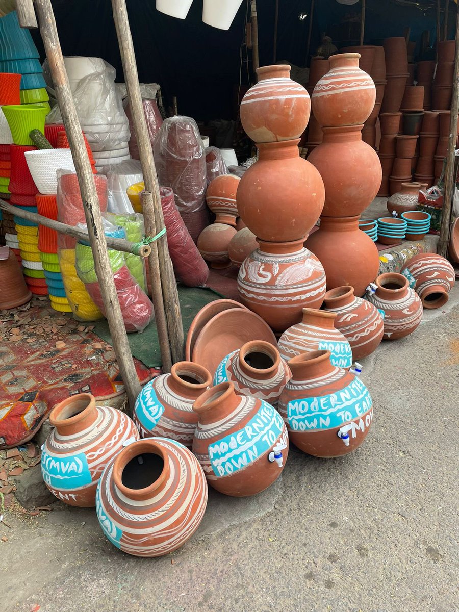 themsvvaa's tweet photo. Following #PMModi's message of #AatmaNirbharBharat ,#MVA initiates the #DownToEarthMovement with a goal of placing 500+ water pots created locally, in Delhi NCR, for the needy. Help us #SponsorAThirst for the voiceless &amp; help Indian artisans as well.
#PMO #Modernites #madeinindia https://t.co/NtaG4B4XQW