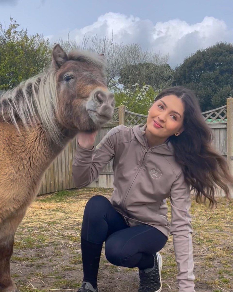 Totally got a spring vibe with the new @KingslandEq S/S colours 🥰🙌🏼 Coincidentally matching Spud too!🤣