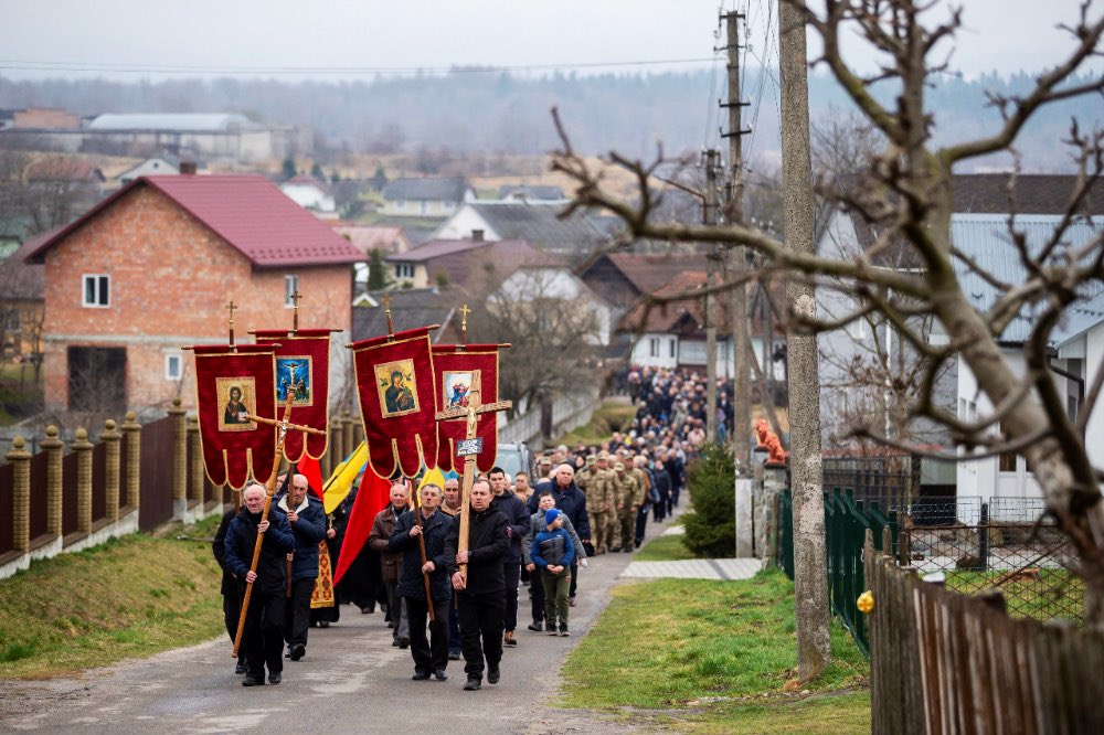 BishopAngaelos's tweet photo. It is heartbreaking that millions across #Ukraine are commencing this #HolyWeek journey in the midst of war, suffering, death and displacement; truly walking the path of passion. As we gather in our churches, let us pray for those carrying their cross more literally this year. https://t.co/pUVe56ahBl