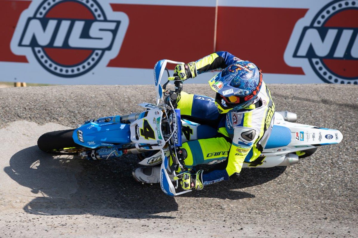 ffmoto's tweet photo. #CoupDeChapeauAuxFrançais
Yoshimura #SERT Motul, @mikedimeglio63, #Team18 Sapeurs Pompiers, @AlexisMASBOU, #NationalMotos Honda, @ThomasChareyre, #AxelMarieLuce, #YouryCatherine, #SteveBonnal et #NaomiMonnier, sont les lauréats du week-end. https://t.co/XfUBQvexiQ https://t.co/gdZJJObzcb