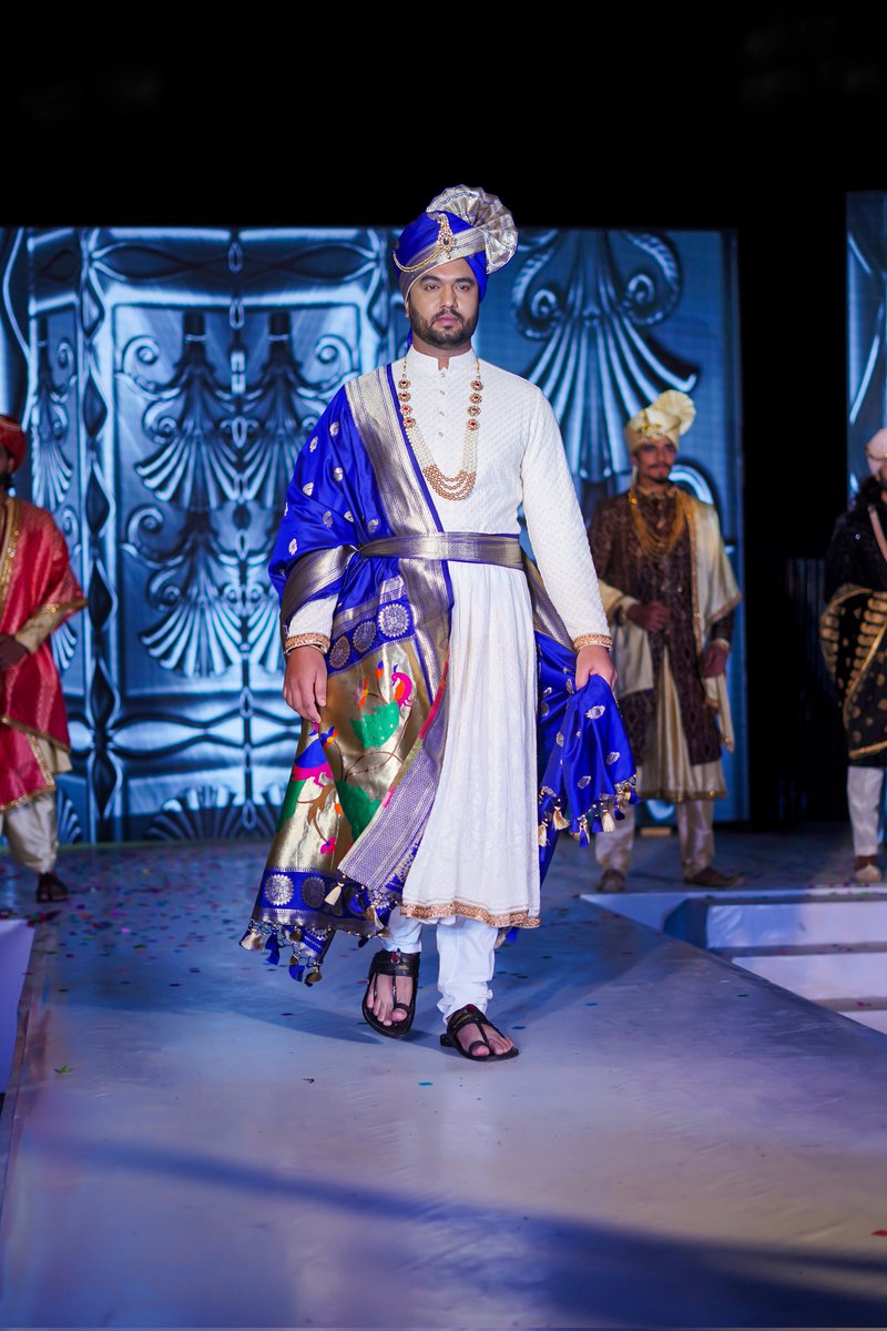 ludduvlogs's tweet photo. Walked The RAMP after almost 4 Years. 
I can't express my happiness in words. 
The costume was dead heavy to carry but managed to walk with it.
Designer -  @moin_reza
#ludduvlogs #luffians #ludduofficial #youtuber #puneyoutuber #punevlogger #peshwai #model #peace #love #pune #in https://t.co/xwUKRrItzH