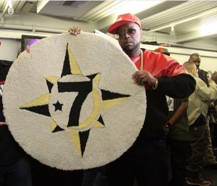 The_5Percenters's tweet photo. DJ Kay Slay Remembered In Perfection 🤲🏽. One of our own. Rest In Power Black King 👑 The 5% Nation thanks Kay Slay for his duty, support and love. Our condolences to his Family, Nation and Friends. Salute. PEACE. #RIP #DJKaySlay #The5Percenters  #TheGods #DramaKing https://t.co/WkiIJSmjld