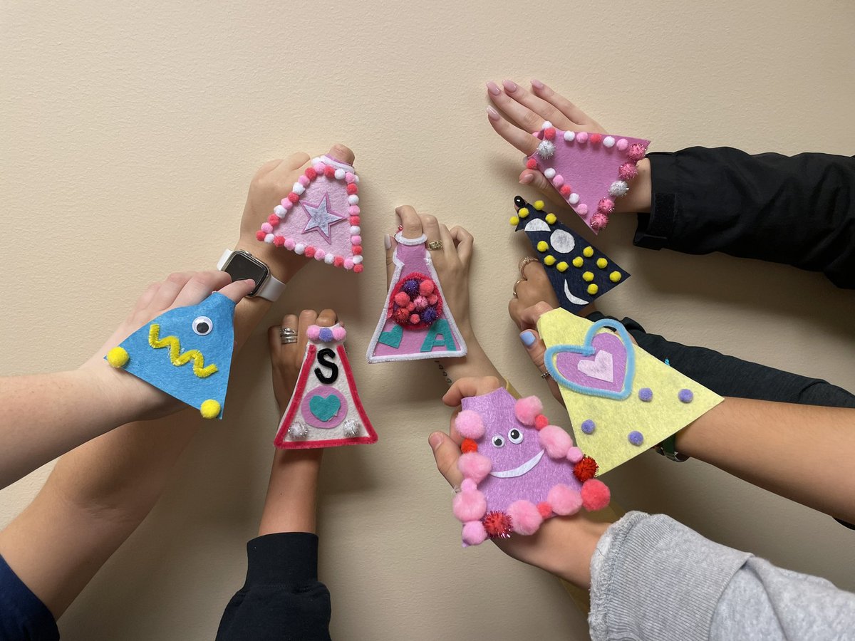 tcfraz1's tweet photo. Look what our preservice educators made during our “Innovation Lab Day.” Making capes preparing to take on the classroom. #ksuitec3100 @KSUITEC https://t.co/VYsbAM07oa