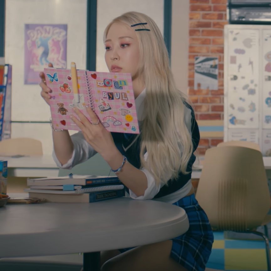 AlwaysMoonsun's tweet photo. Moonbyul highteen
Moonbyul in skirts
Moonbyul blonde

Seriously moonbyul you really need to chill, I'm fighting with myself here. YOU just so pretty at everything 😭😭

MOONBYUL'S HIGHTEEN MISTERY
#Cheese_in_the_Trap #MOONBYUL @RBW_MAMAMOO https://t.co/OubCbTuEKQ