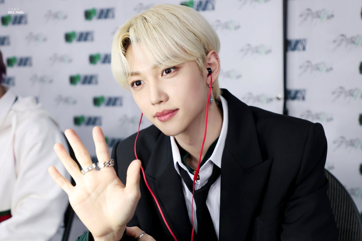 felix_0915's tweet photo. 햇빛☀️🐥💙
Video call event (人 ㅠᴗㅠ) 

#필릭스 #Felix
#StrayKids #스트레이키즈 
#ODDINARY 
#MANIAC #MANIAC_SKZ 
#YouMakeStrayKidsStay https://t.co/CUGtrXkgOS