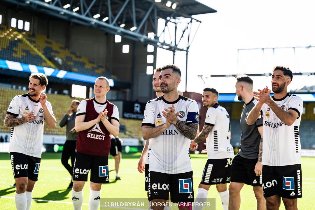 Jiloan's tweet photo. 3 viktiga poäng!!

Stort tack till alla supportrar på plats
 🤍🖤 https://t.co/hi2BPFyMwR