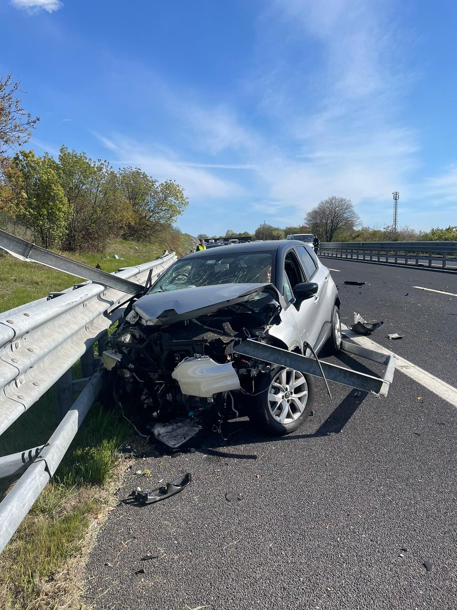 OmarNews24's tweet photo. INCIDENTE A4 TRA DUINO NORD E LISERT IN DIREZIONE VENEZIA. FERITA UNA DONNA DI 62 ANNI DEL LUOGO. SI SEGNALANO CODE RILIEVI POLSTRADA GORIZIA #friulitv #webgiornale #notizie #A4 #incidentistradali @Emergenza24 https://t.co/57tDI8ypS2