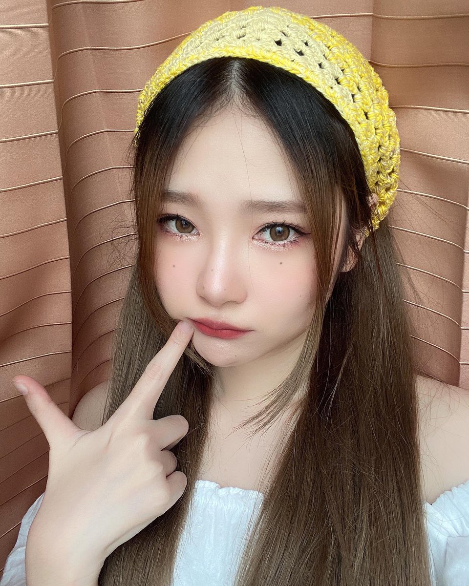RoseQuartzWorld's tweet photo. [180422] Eing IG Update:
แกๆ เราขอยืมกรรไกรหน่อยดิ จะเอามาตัดปอยแมลงสาบ555555 🤣
#RoseQuartz #Eing #NarunkornUbonrat #RQWorld https://t.co/C99GHbdaXy