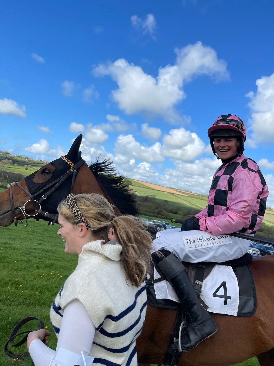 JonnyHorses's tweet photo. Well it was the pointer Oistrakh Le Noir which won....well done @EdJPartridge @LizDKelly https://t.co/8NlXkxECE8