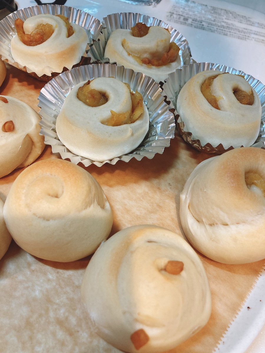 いや、知ってんのよ。深夜のパン焼きは身体にも精神的にも良くないことは。出来上がった瞬間条件反射的に2個食べました。
