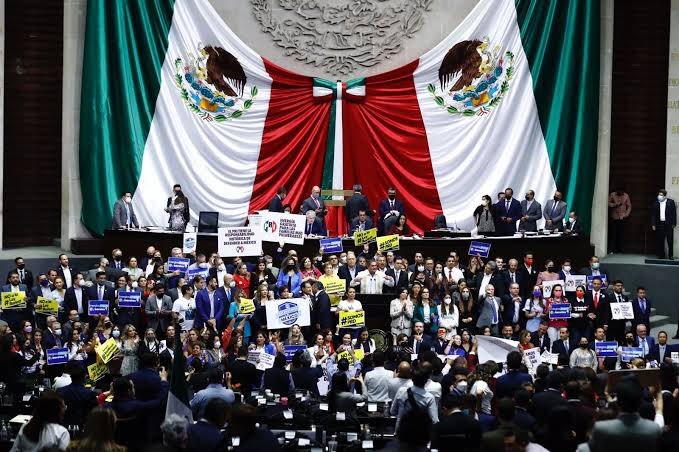 Méxicó ganó. Reconocemos que diputados de Oposición hayan frenado una #ReformaEléctrica que tal como fue presentada afectaba la economía de las familias y dañaba el medio ambiente de nuestro país. 
#ComunicadoCoparmex 👇
bit.ly/CP_030