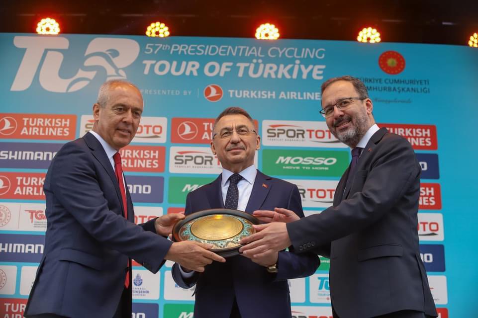 57. Cumhurbaşkanlığı Türkiye Bisiklet Turuna ve bisiklet sporuna göstermiş olduğunuz himaye, destek ve katkılarınızdan dolayı bisiklet camiası adına şükranlarımızı sunarız. <a href="/RTErdogan/">Recep Tayyip Erdoğan</a> <a href="/tcbestepe/">T.C. Cumhurbaşkanlığı</a> <a href="/fuatoktay/">Fuat Oktay</a> <a href="/kasapoglu/">Dr. Mehmet Kasapoğlu</a> <a href="/gencliksporbak/">Gençlik ve Spor Bakanlığı 🇹🇷</a> <a href="/emin_muftuoglu/">Emin Muftuoglu</a> <a href="/bahattinakyon71/">Bahattin Akyön</a> #tourofTürkiye